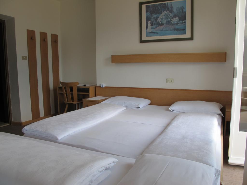 Hotel Pension Rechtenthal テルメーノ エクステリア 写真